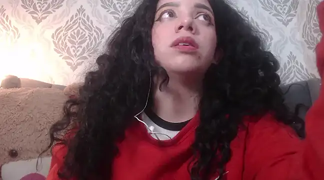 Snapshot of EmmaCowperr chatting on 24, 2, 2025 EmmaCowperr online show from 24, 2, 2025