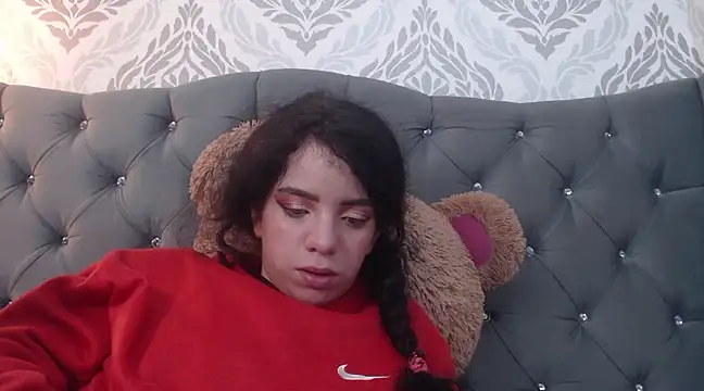 Snapshot of EmmaCowperr chatting on 5, 3, 2025 EmmaCowperr online show from 5, 3, 2025