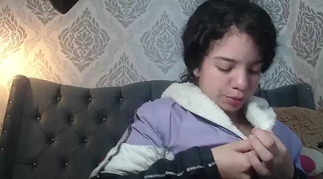 Snapshot of EmmaCowperr chatting on 7, 3, 2025 EmmaCowperr online show from 7, 3, 2025