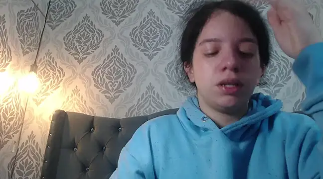 Snapshot of EmmaCowperr chatting on 28, 2, 2025 EmmaCowperr online show from 28, 2, 2025