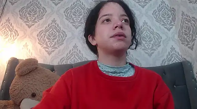 Snapshot of EmmaCowperr chatting on 4, 3, 2025 EmmaCowperr online show from 4, 3, 2025