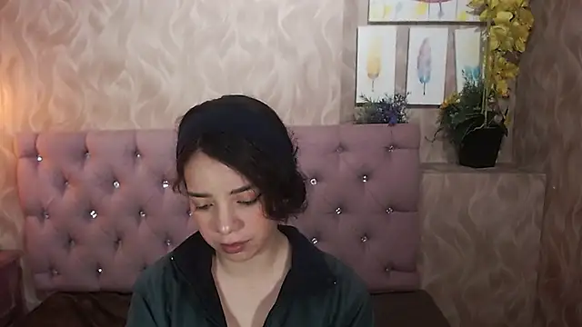 Snapshot of EmmaCowperr chatting on 15, 1, 2026 EmmaCowperr online show from 15, 1, 2026