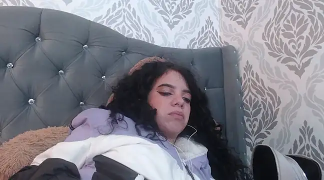 Snapshot of EmmaCowperr chatting on 7, 3, 2025 EmmaCowperr online show from 7, 3, 2025