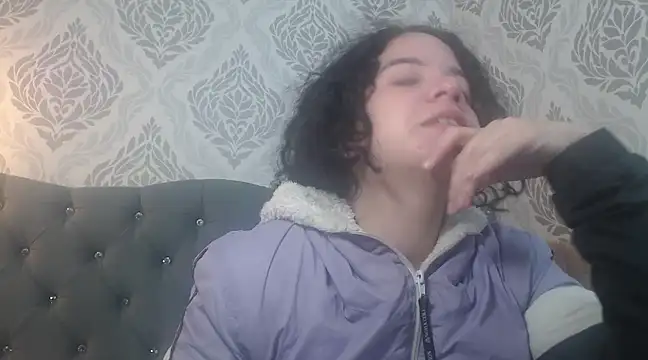 Snapshot of EmmaCowperr chatting on 21, 3, 2025 EmmaCowperr online show from 21, 3, 2025