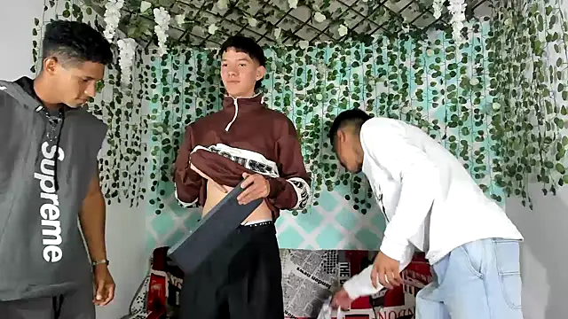 Snapshot of oliverhot2005 chatting on 22, 2, 2025 oliverhot2005 online show from 22, 2, 2025