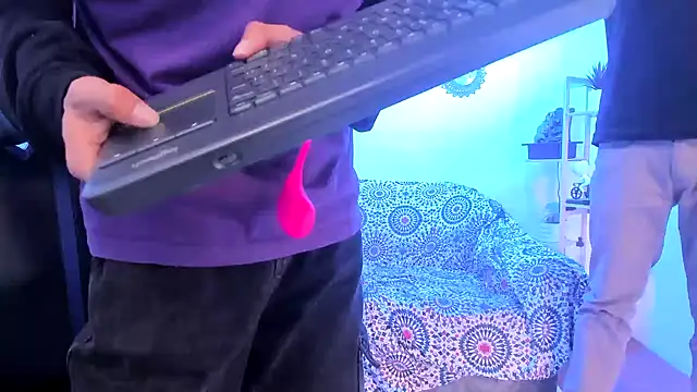 Snapshot of oliverhot2005 chatting on 19, 9, 2025 oliverhot2005 online show from 19, 9, 2025