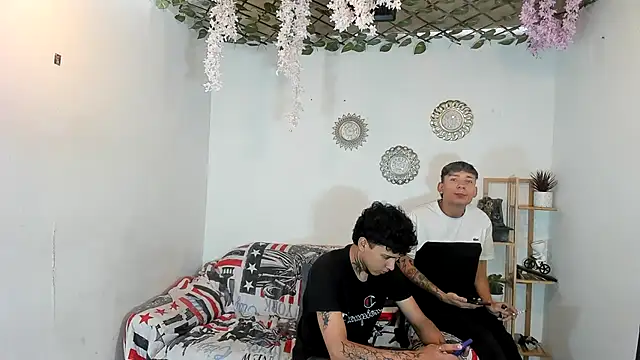 Snapshot of oliverhot2005 chatting on 10, 11, 2025 oliverhot2005 online show from 10, 11, 2025