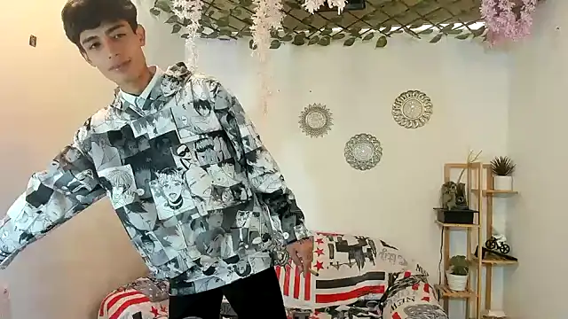 Snapshot of oliverhot2005 chatting on 4, 11, 2025 oliverhot2005 online show from 4, 11, 2025