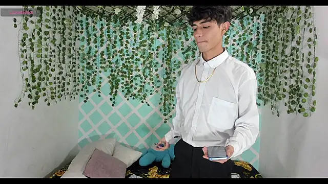 oliverhot2005 online show from 14, 1, 2026