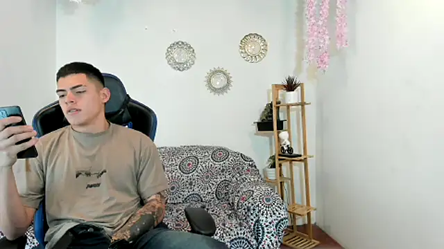 Snapshot of oliverhot2005 chatting on 20, 9, 2025 oliverhot2005 online show from 20, 9, 2025