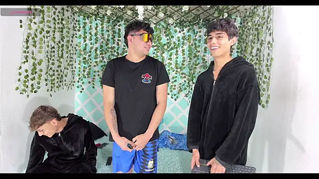 oliverhot2005 online show from 5, 12, 2025