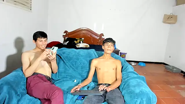 Snapshot of oliverhot2005 chatting on 8, 2, 2025 oliverhot2005 online show from 8, 2, 2025