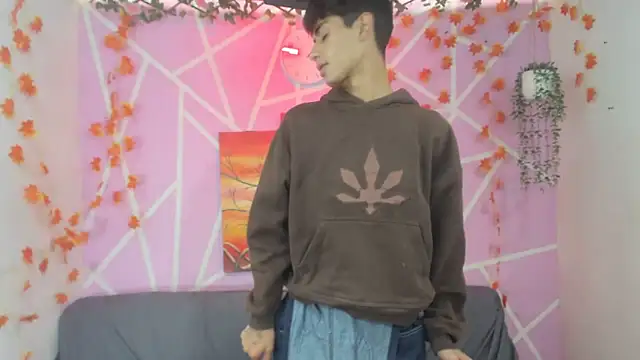 Snapshot of oliverhot2005 chatting on 7, 11, 2025 oliverhot2005 online show from 7, 11, 2025