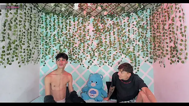 oliverhot2005 online show from 19, 12, 2025