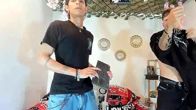 Snapshot of oliverhot2005 chatting on 3, 10, 2025 oliverhot2005 online show from 3, 10, 2025