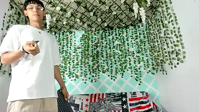 Snapshot of oliverhot2005 chatting on 17, 3, 2025 oliverhot2005 online show from 17, 3, 2025