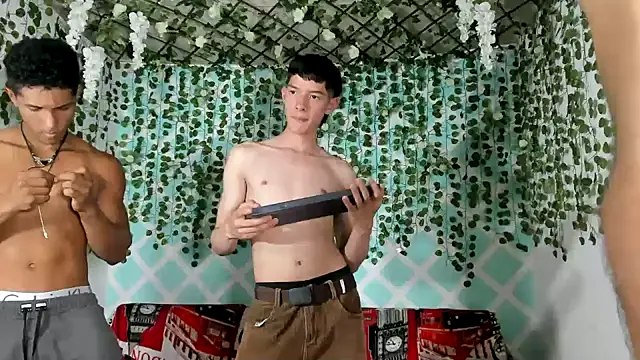 Snapshot of oliverhot2005 chatting on 23, 2, 2025 oliverhot2005 online show from 23, 2, 2025