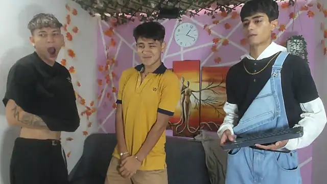 Snapshot of oliverhot2005 chatting on 6, 11, 2025 oliverhot2005 online show from 6, 11, 2025