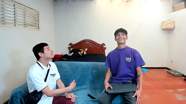 Snapshot of oliverhot2005 chatting on 7, 2, 2025 oliverhot2005 online show from 7, 2, 2025