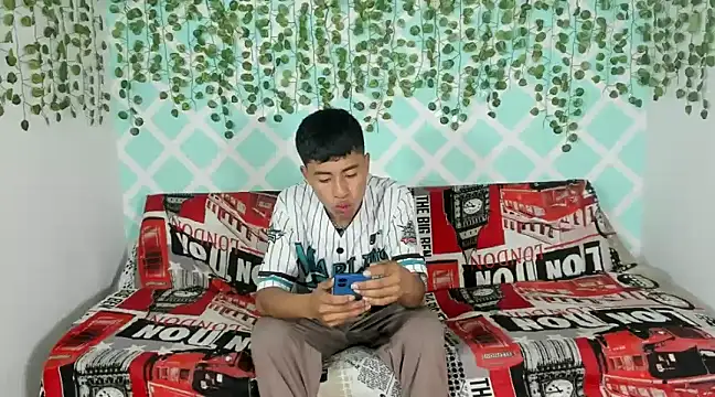 Snapshot of oliverhot2005 chatting on 20, 2, 2025 oliverhot2005 online show from 20, 2, 2025