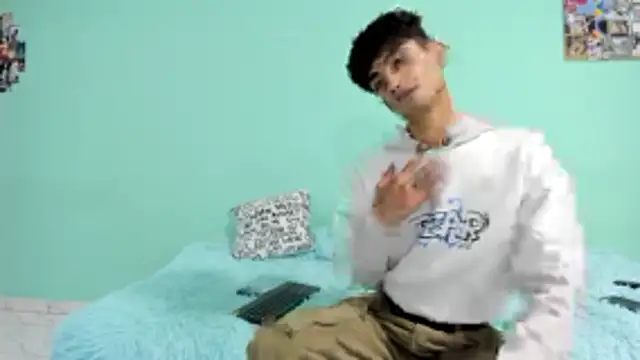 Snapshot of oliverhot2005 chatting on 19, 10, 2025 oliverhot2005 online show from 19, 10, 2025