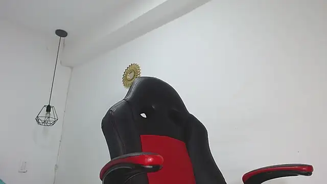 yulia-wolf online show from 15, 4, 2026