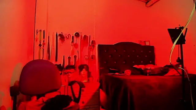 LucyStrike  online show from 13, 1, 2026