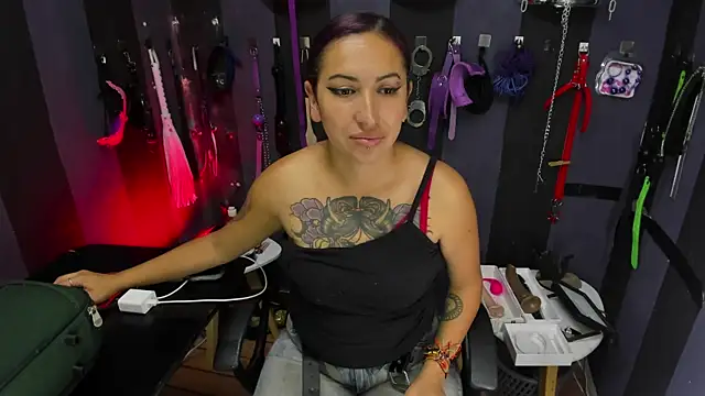 LucyStrike  online show from 23, 10, 2025