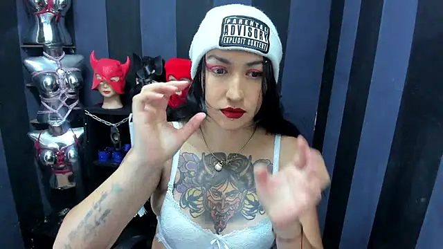 LucyStrike  online show from 31, 1, 2025