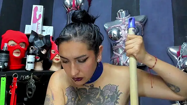 LucyStrike  online show from 1, 3, 2025