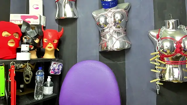 LucyStrike  online show from 3, 3, 2025