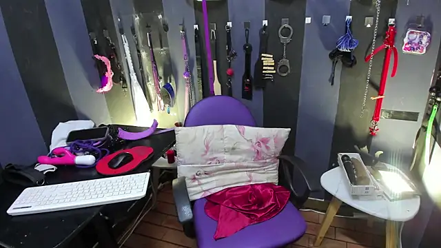 LucyStrike  online show from 15, 10, 2025