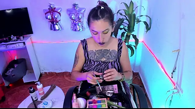 LucyStrike  online show from 28, 5, 2026