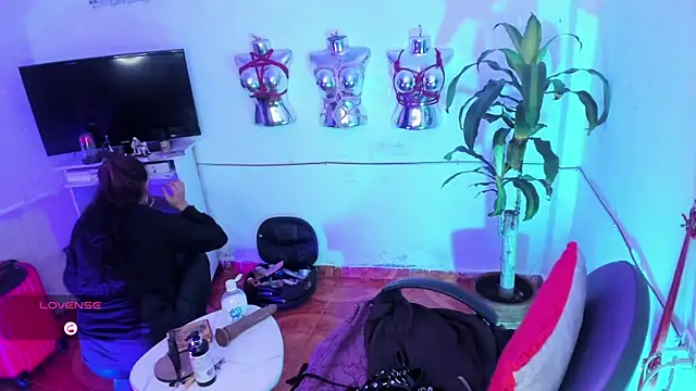 LucyStrike  online show from 30, 5, 2026