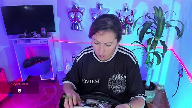 LucyStrike  online show from 19, 5, 2026