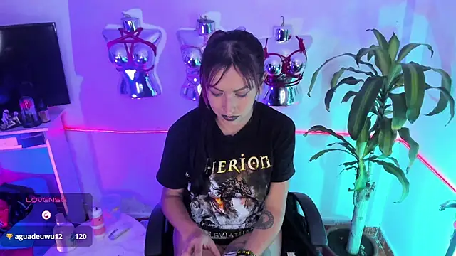 LucyStrike  online show from 15, 5, 2026