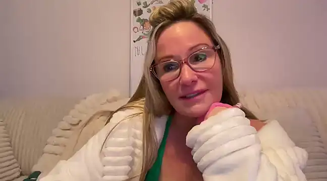 Milf Goddess online show from 9, 3, 2025