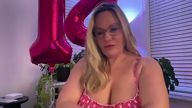 Milf Goddess online show from 15, 10, 2025