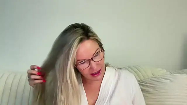 Milf Goddess online show from 27, 9, 2025