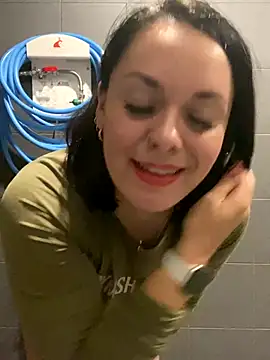 Luccreccia  online show from 14, 12, 2025