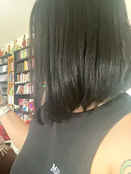 Luccreccia  online show from 8, 1, 2026