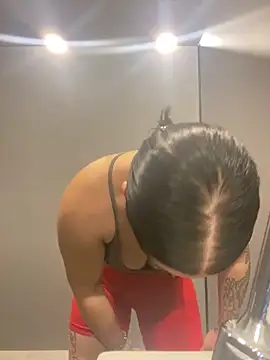 Luccreccia  online show from 19, 12, 2025