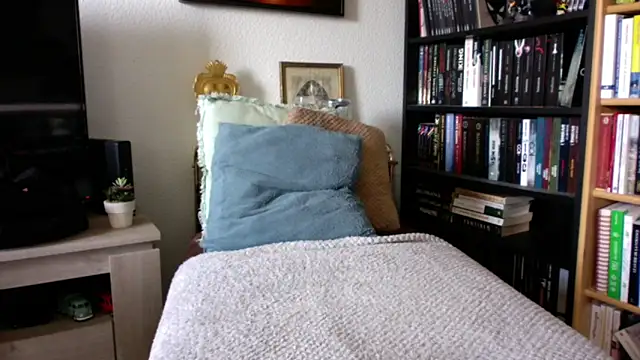 Luccreccia  online show from 23, 10, 2025