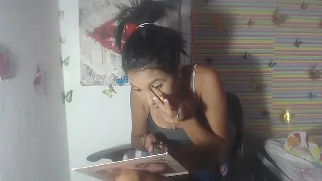 KamileLatinasexy online show from 28, 2, 2025