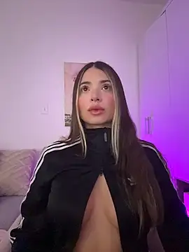 Ashleyjenner  online show from 6, 3, 2026