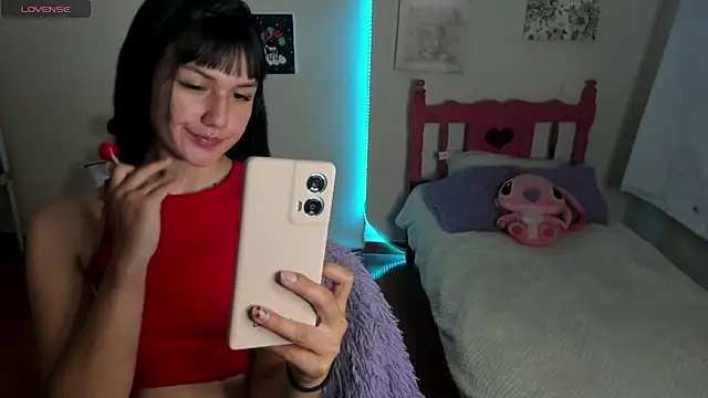 cute roxy online show from 28, 2, 2025