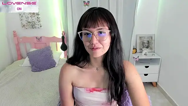 cute roxy online show from 6, 11, 2025