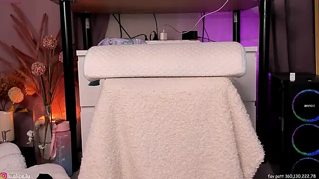 alicelu  online show from 24, 1, 2025