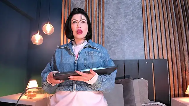 Hannah Borbon online show from 14, 3, 2025