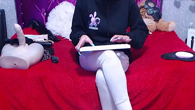 AyshaScott online show from 4, 10, 2025